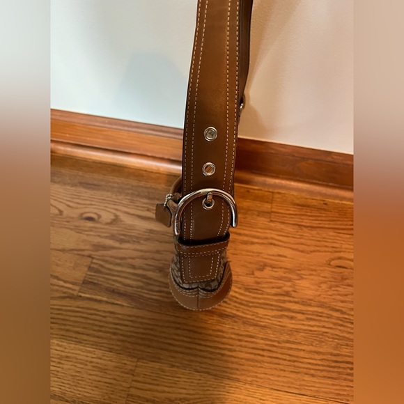 Coach Soho Small Hobo Bag in Signature - Picture 3 of 6